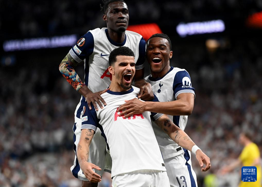 斯洛特：我不担心帅位且得到高层很多支持；失误是团队的问题