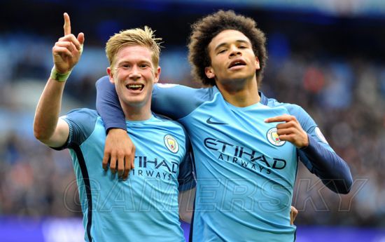 TA：奥赖利成功限制住了萨拉赫，他的防守表现远超多数边后卫