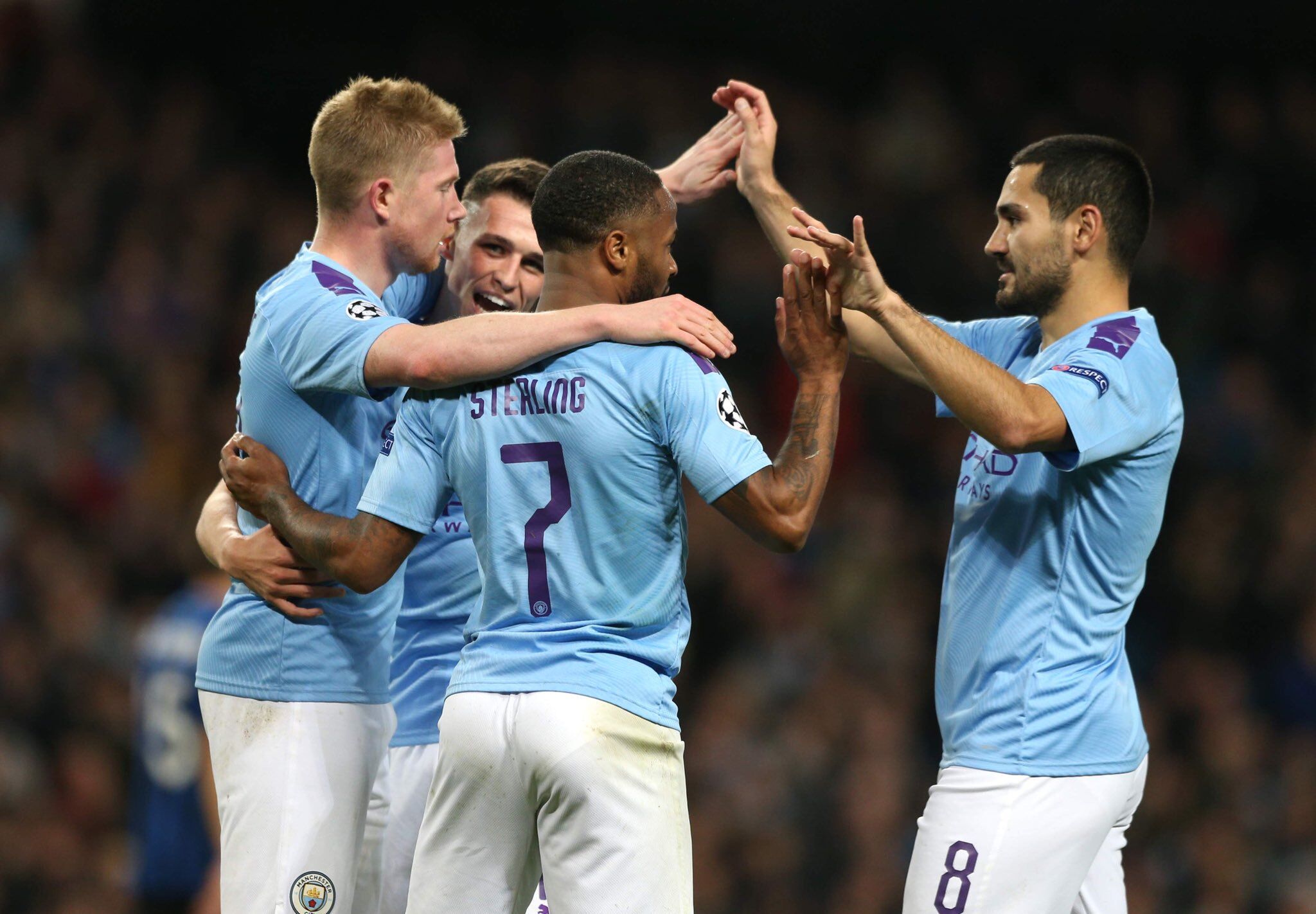 中超赛场争议判罚：VAR判罚引发讨论,