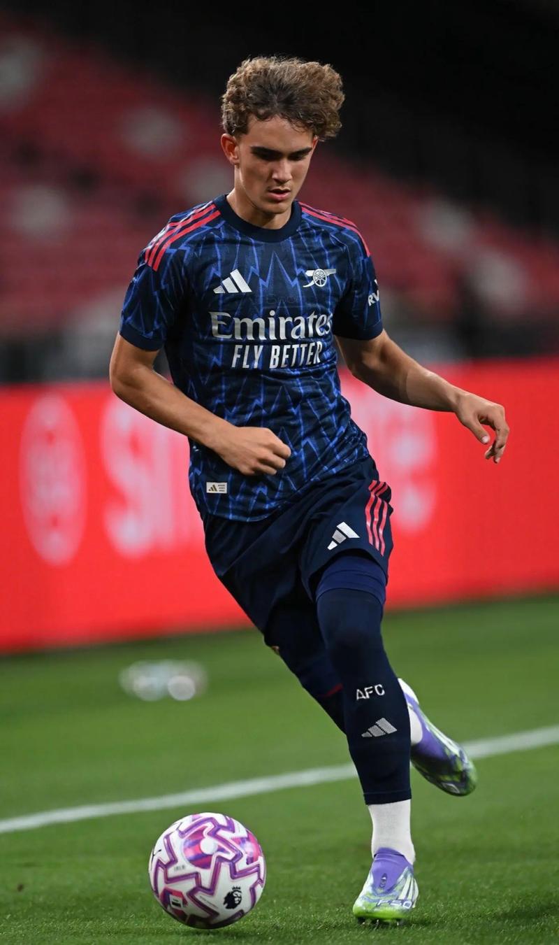 世体：巴萨内部认为凯恩很乐意来到西甲，莱万是一个很好先例