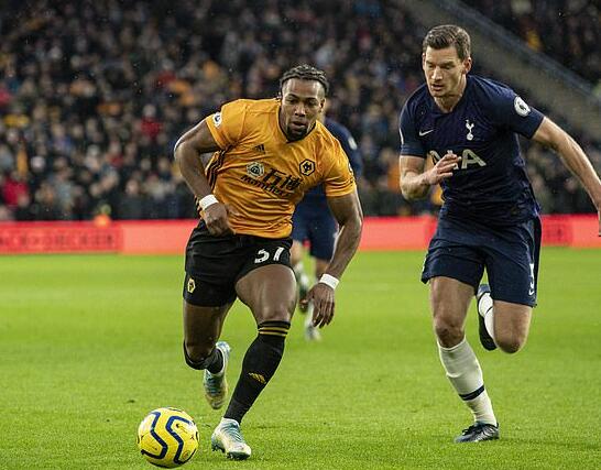 意甲保级大战：帕尔马客场击败比萨，恩佐拉红牌离场