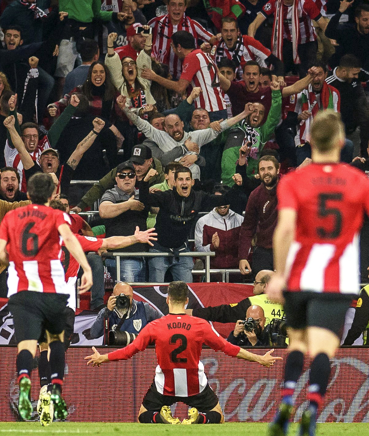 足球英超球迷怒喷转播商调整赛程