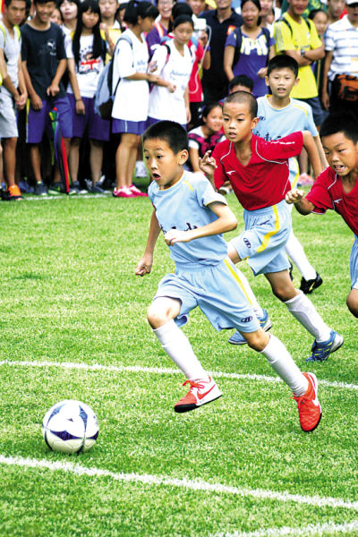 基恩怒批芒特：在场上就像小学生，这种球员拉低曼联整体水准