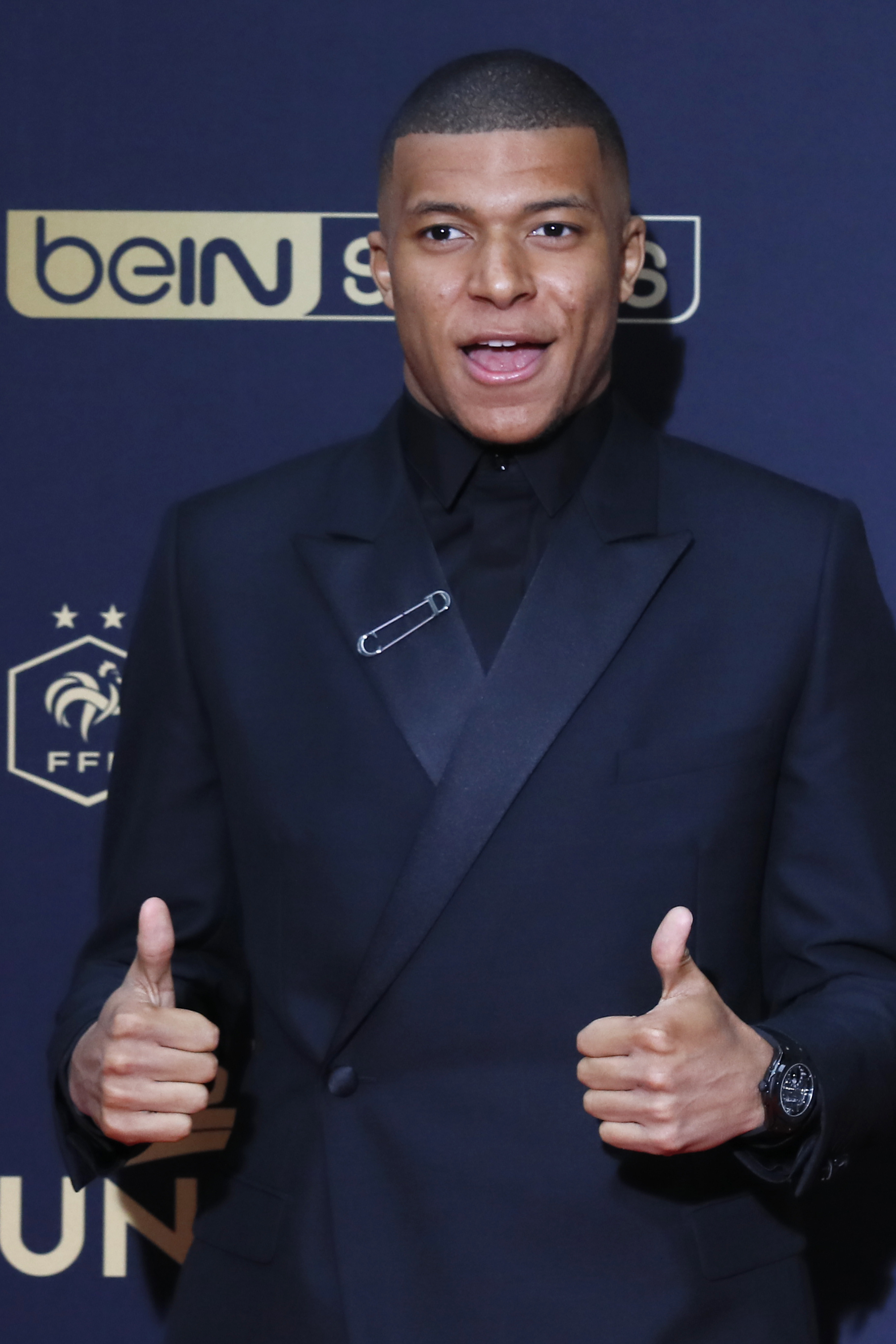 辽宁男篮90-79合肥狂风，威尔斯21+9布朗21分，国内球迷表现低迷