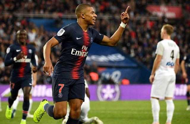 勇士队防守顶尖，波斯特超越格林，科尔应给予更多首发机会。